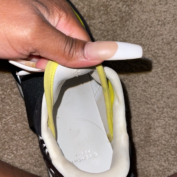 Givenchy - Picture 4 of 5